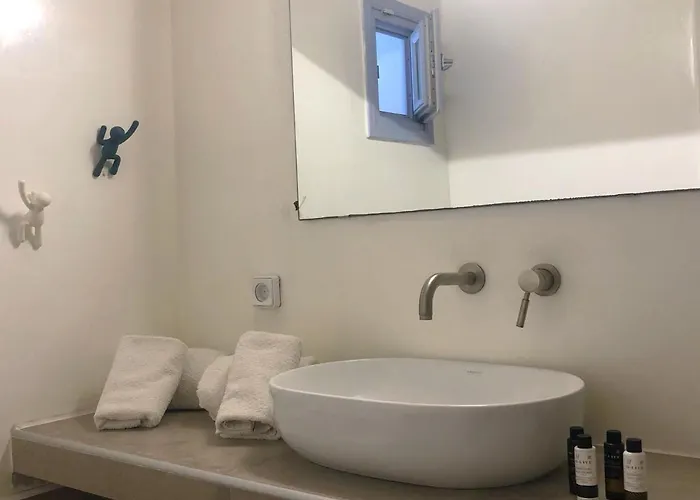 Thera Incognita Studios *