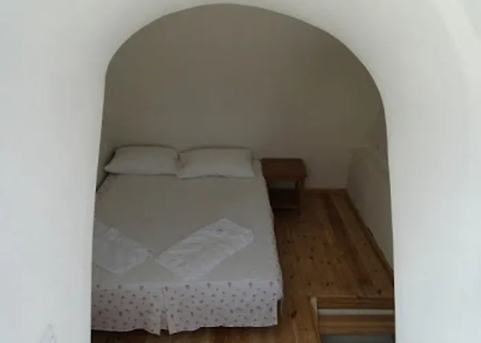 Thera Incognita Studios Perissa (Santorini)