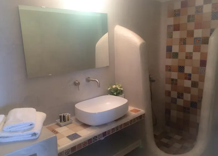 Thera Incognita Studios * Perissa (Santorini)