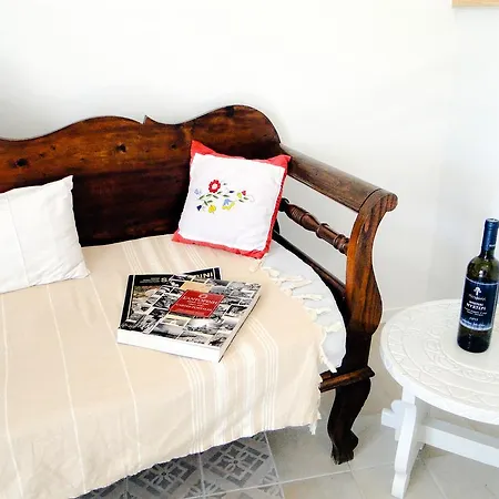 Thera Incognita Perissa (Santorini)